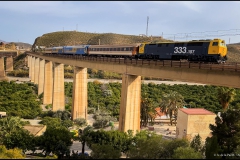 Tren Estrella Alcazaba a su paso por el viaducto de Santa Fe