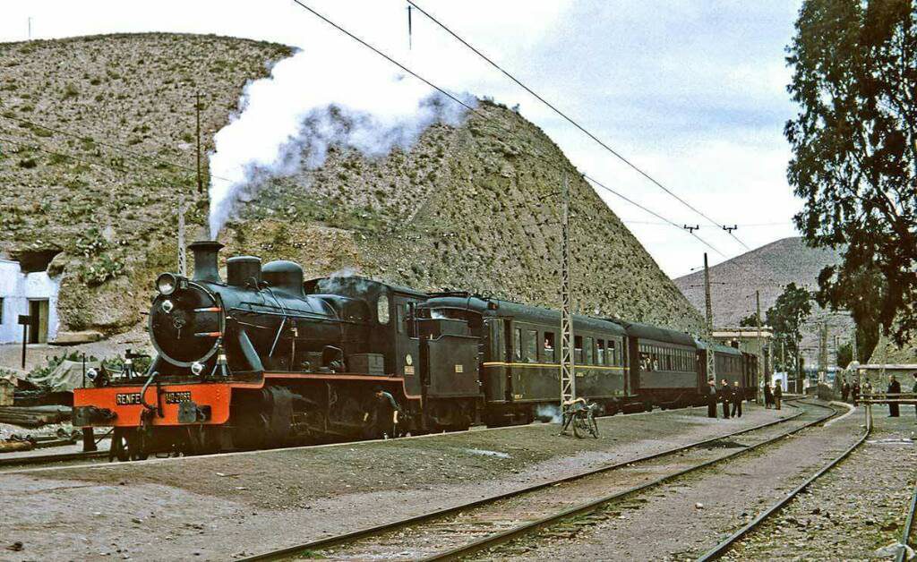 Sin-fecha-Tren-locomotora-140-2063-estacion-Santa-Fe-Foto-Peter-Willen-ForoTrenes